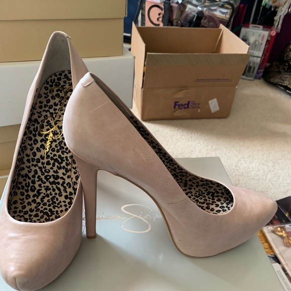 Beautiful pale pink Jessica Simpson pump - Picture 5 of 7